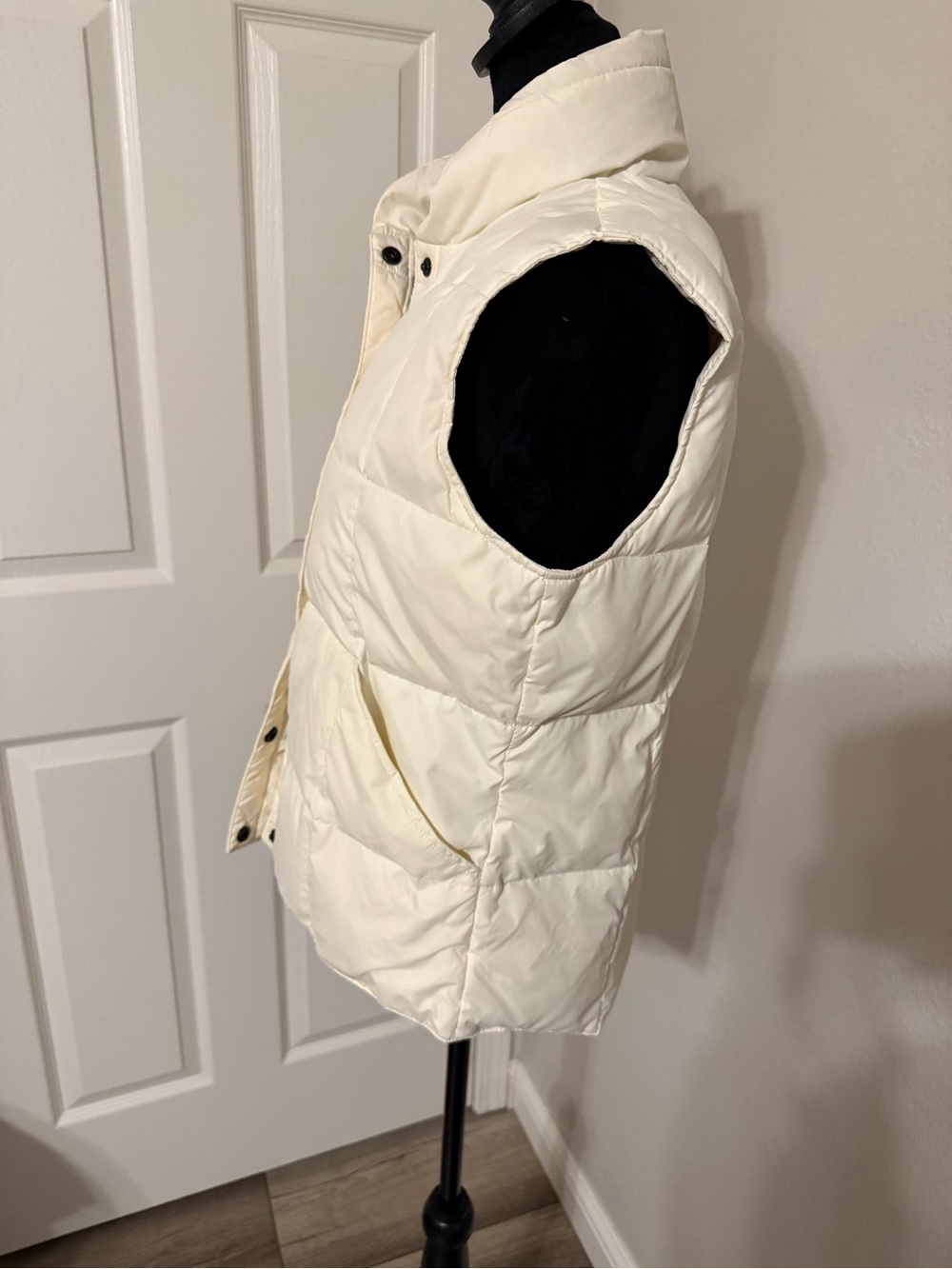 Lands' End Quilted Puffer Vest in Off-White - Picture 3 of 8